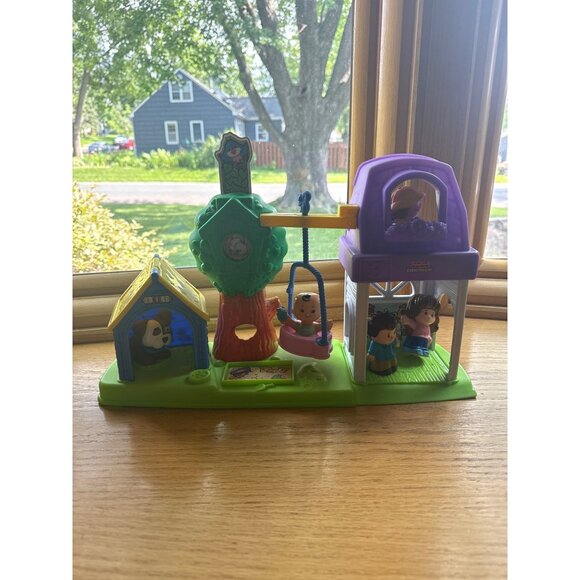 Fisher Price Little People Peek n Discover Backyard Playset with Figures - Picture 2 of 5
